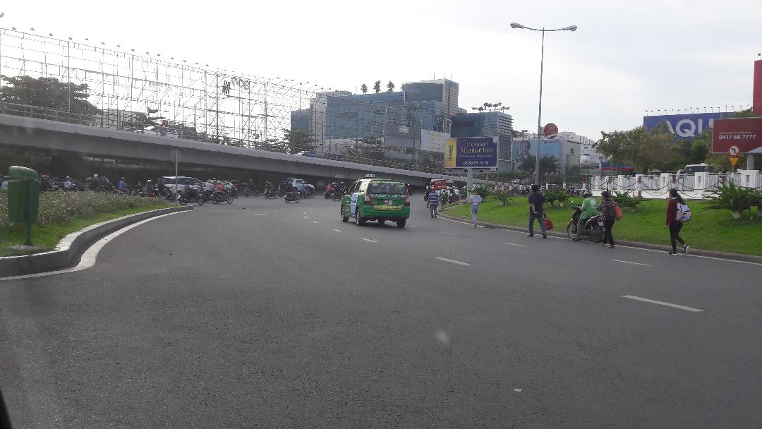 hcmc-airport-to-office-street-dec18