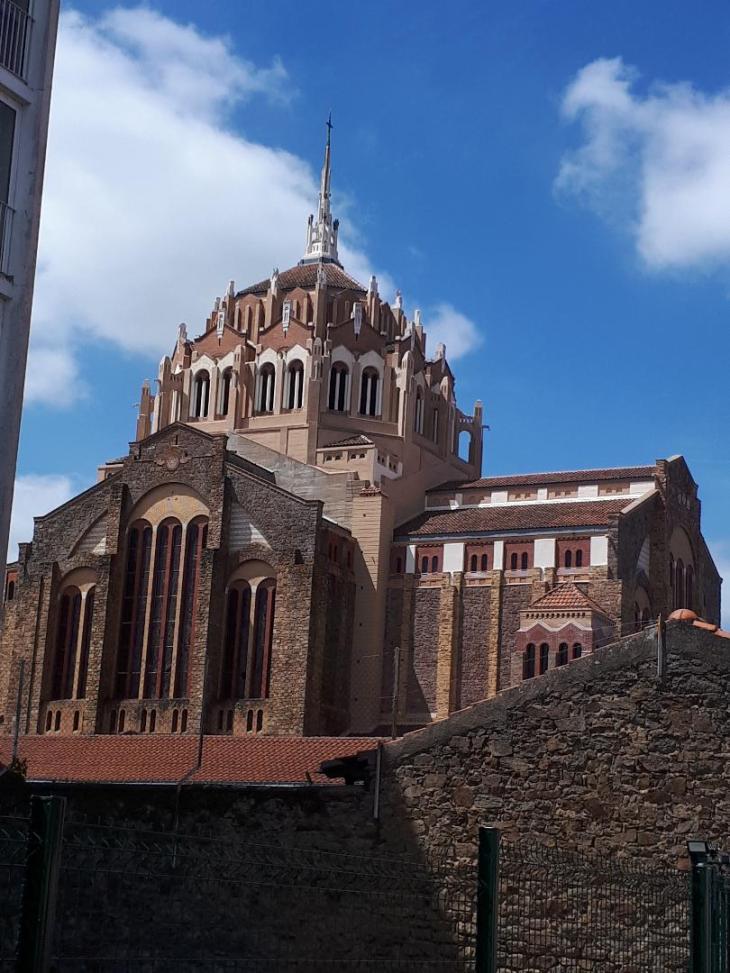 cholet ch sacre coeur front out walls jul20