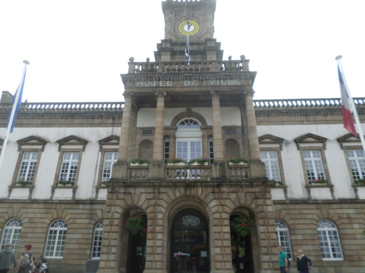 Morlaix fontaine des anglais quai treguier facing tabac may15