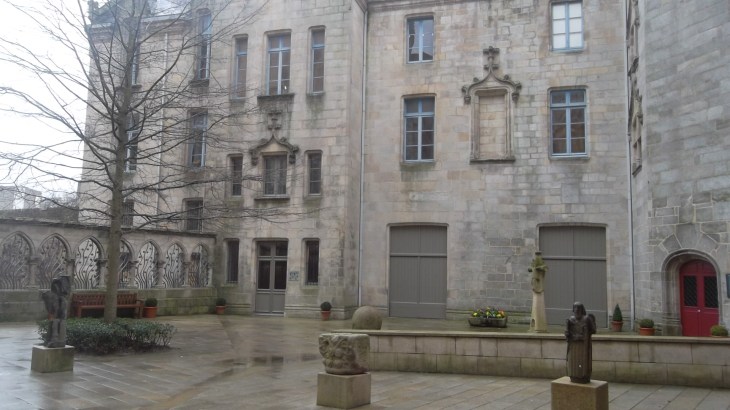 Quimper musee dept breton courtyard jan11