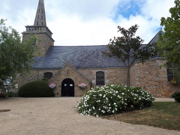 Ploeren Ch of Saint Martin ent side aug20