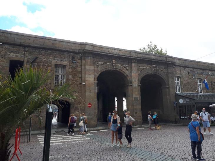 st malo pl Guy La Chambre intra muros aug20