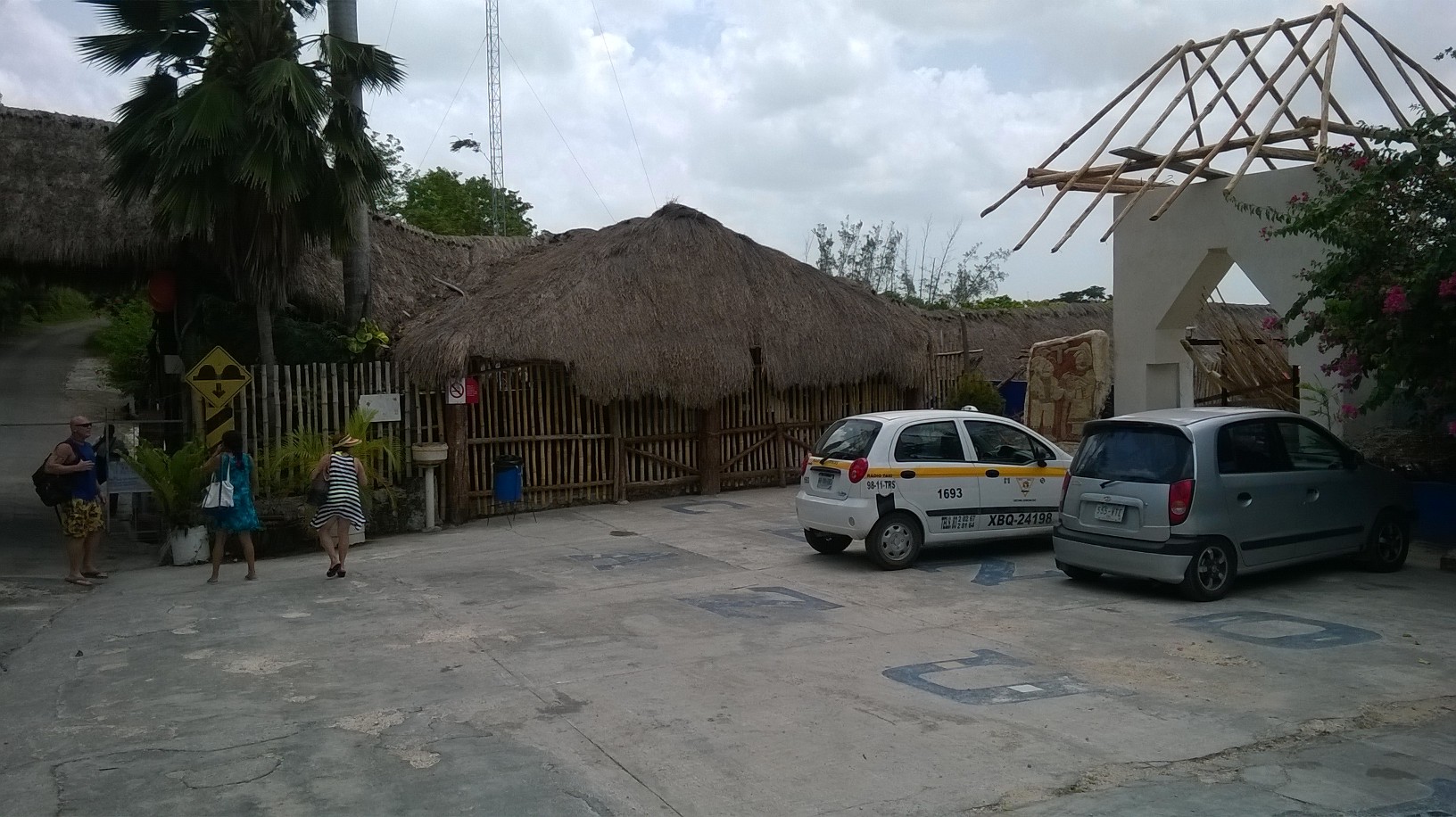 bacalar cenote azul entrance park jul14