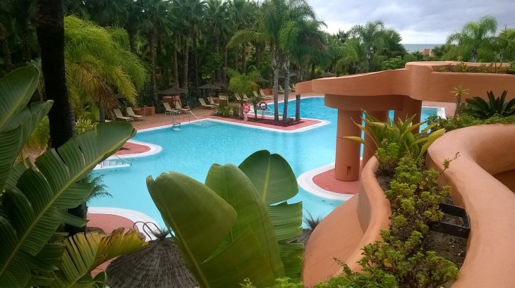 chi-barcelo-pool-patio-oct15