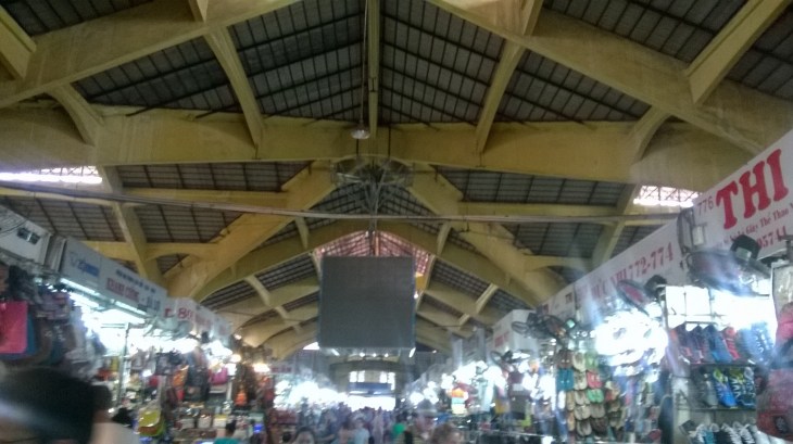 hcmc-ben-thanh-market-aisles-to-cua-side-mar16