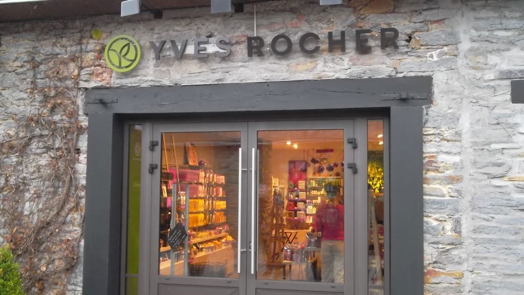 la-gacilly-yves-rocher-store-front-dec12