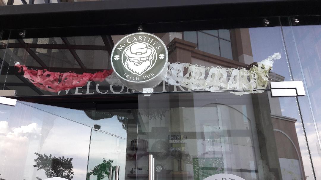 merida la isla shopping macarthys irish pub entrance sep18