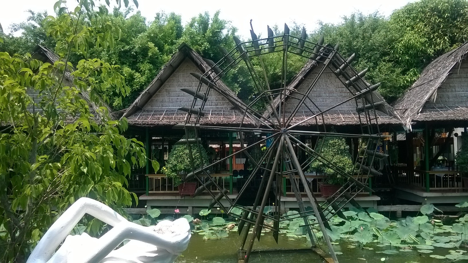 my tho DC 194D resto huts lunch client mar16