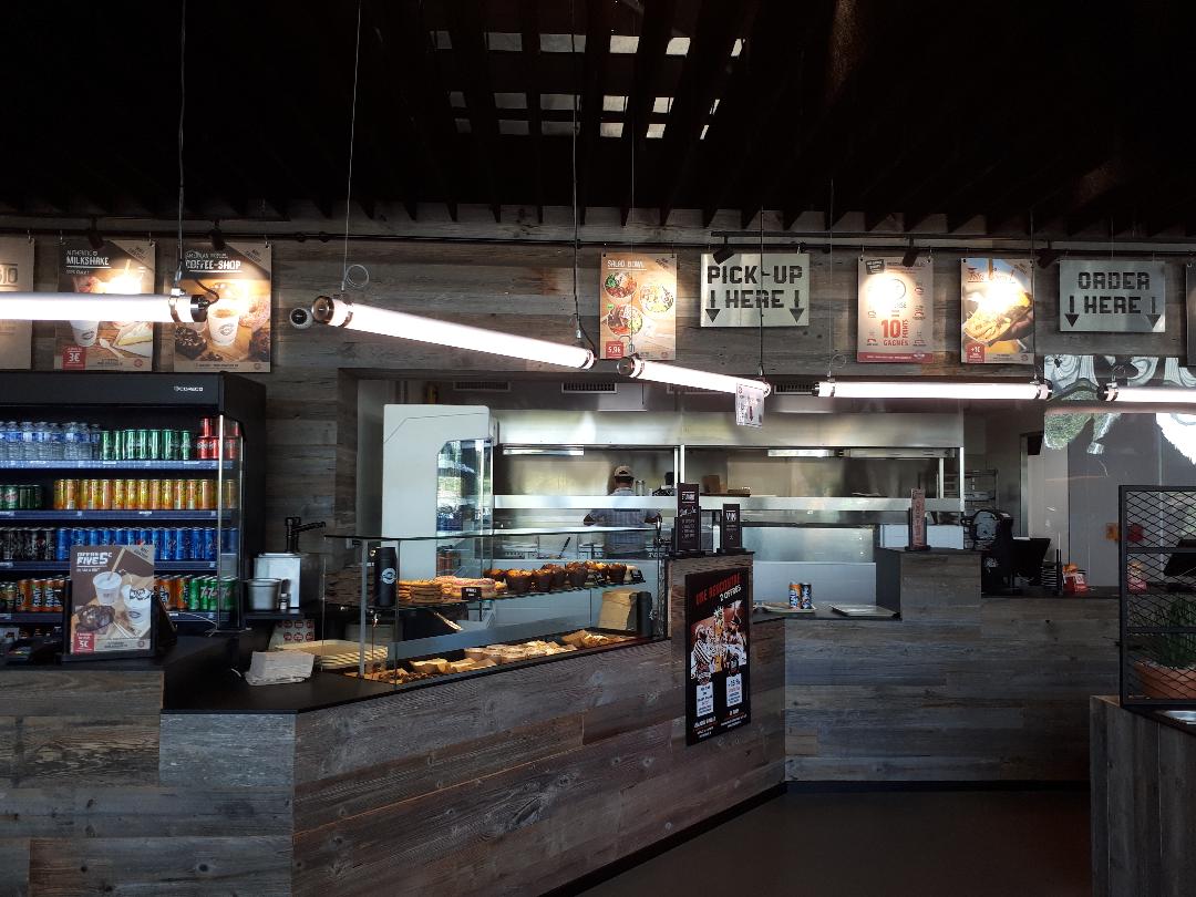 vannes roadside burgers counter sep20