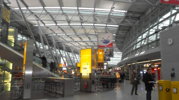 dusseldorf airport departure level stores nov11
