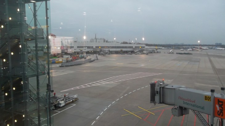 Dusseldorf airport tarmac to plane AF 25nov11