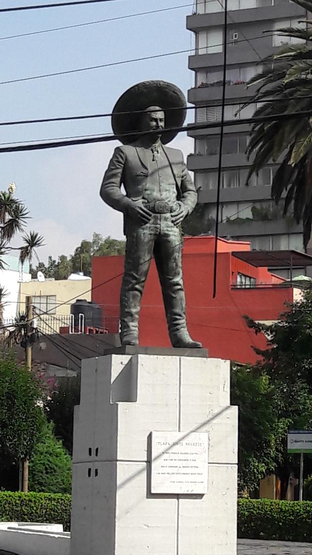 mex plaza jorge negrete statue sep18