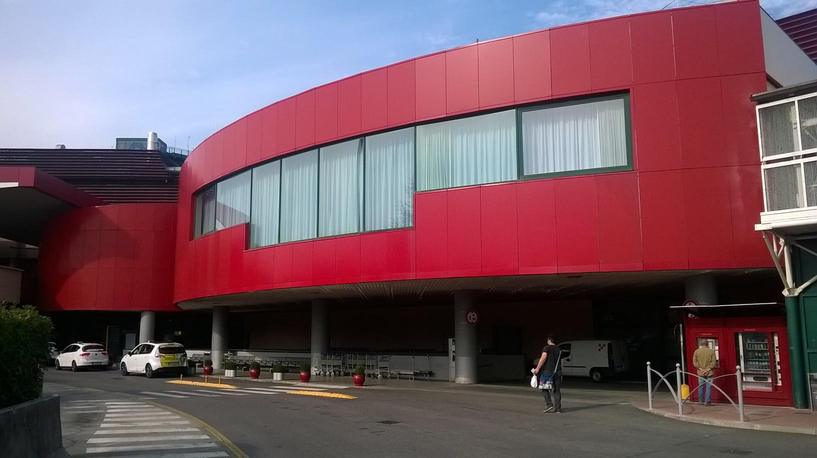 bologne G Marconi airport front side oct15