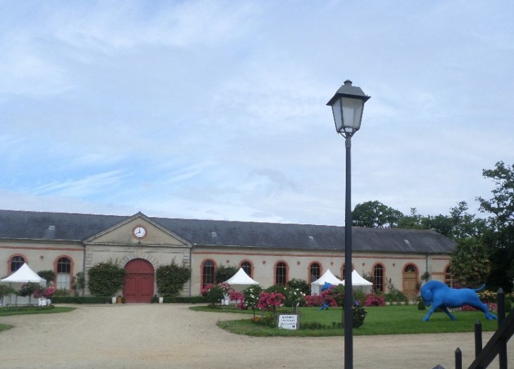 hen-haras-national-right-side-courtyard-jul16-e1554816882346