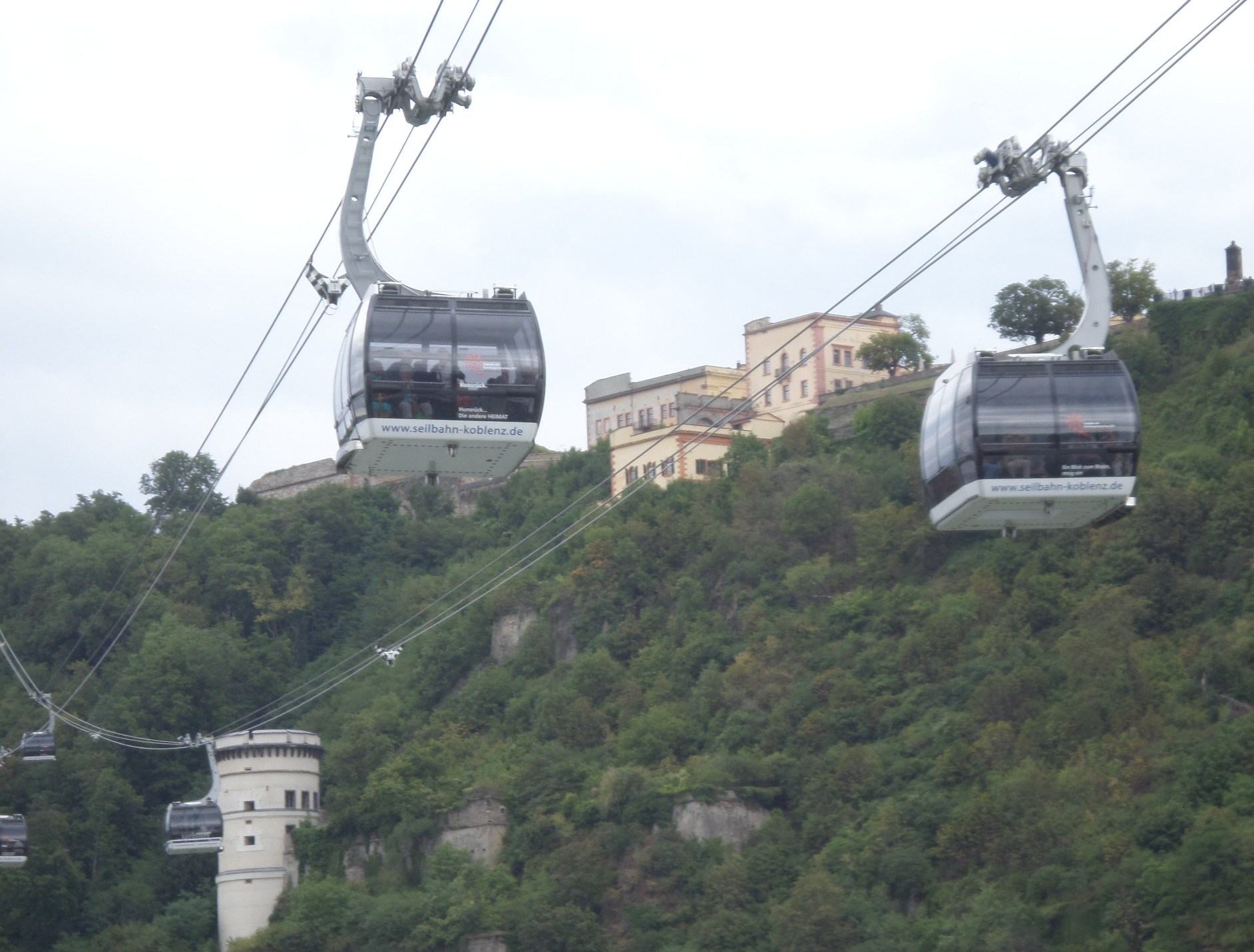 koblenz-cable-car-to-fortress-at-german-corner-aug15