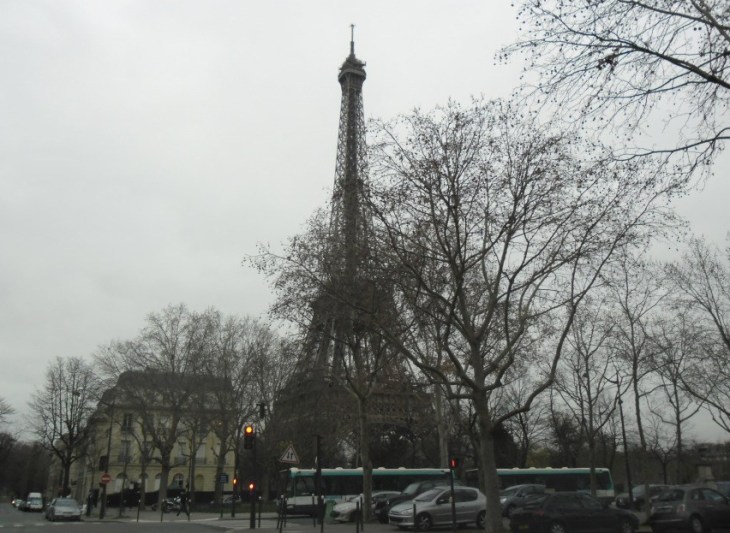 paris tour eiffel from ave de suffren 23dic11