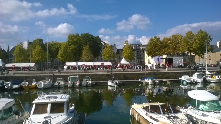 vannes-canal-le-port-over-from-parking-to-event-oct16