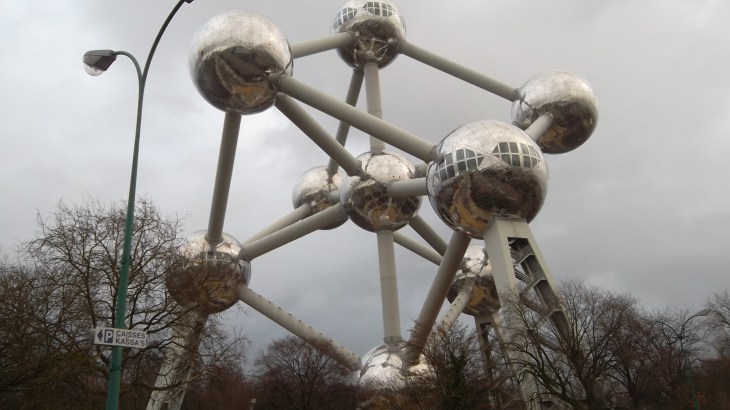 bru-atomium-closeup-dec12