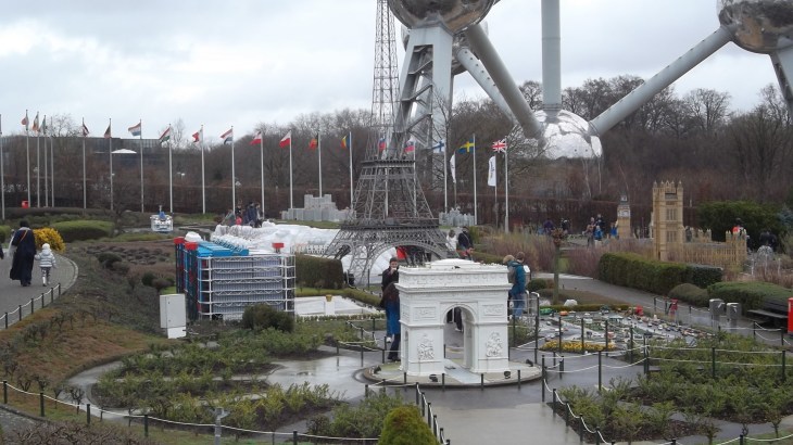 bru-mini-europe-eiffel-arc-dec12
