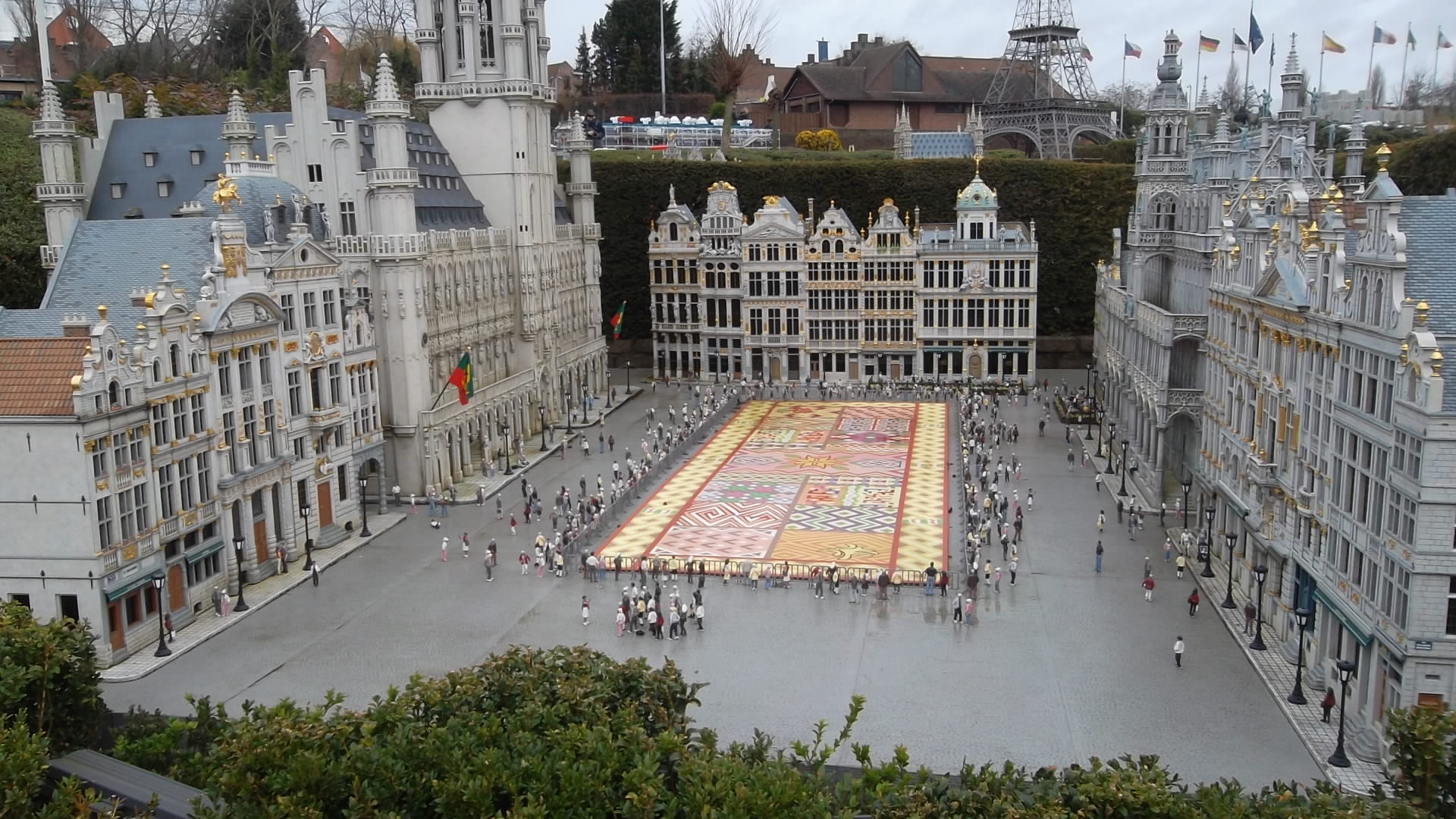 bru-mini-europe-grand-place-dec12