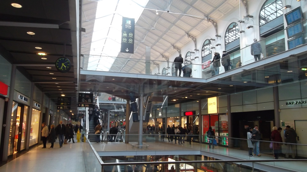 paris-gare-saint-lazare-stores-mar13