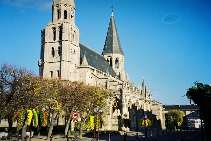 poissy-cathedral-front-view