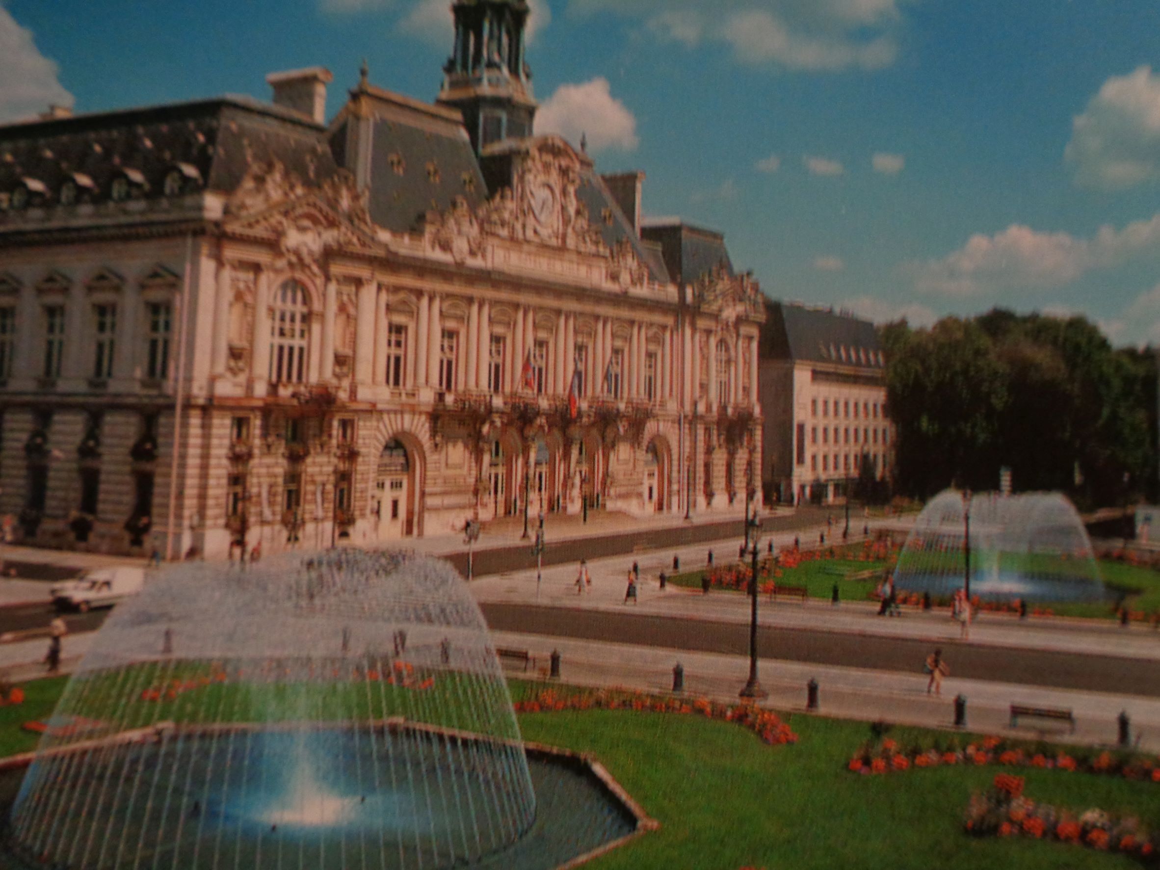 Tours hotel de ville front et garden