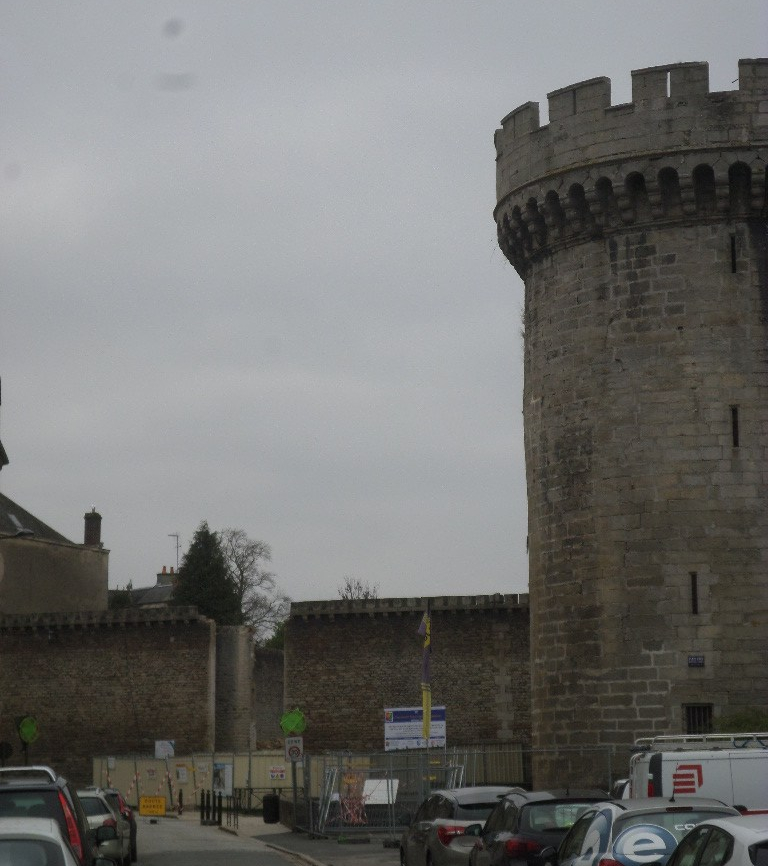 alencon-chat-tour-and-walls-jan19