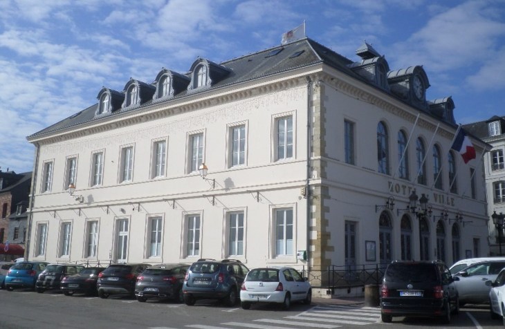 honfleur-hotel-de-ville-back-may19