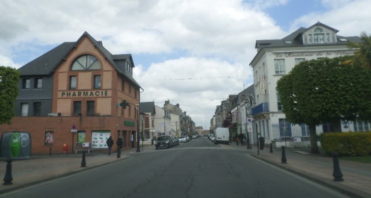 honfleur-rue-de-la-republique-d579-may19