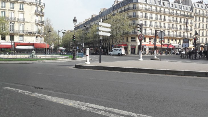 paris-passing-bus-82-apr17