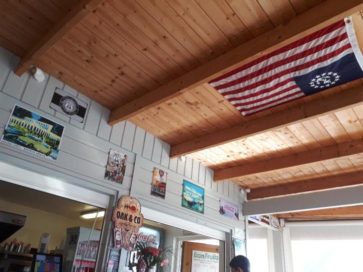 plouhinec-american-snacks-lunch-dining-room-us-flag-oct18