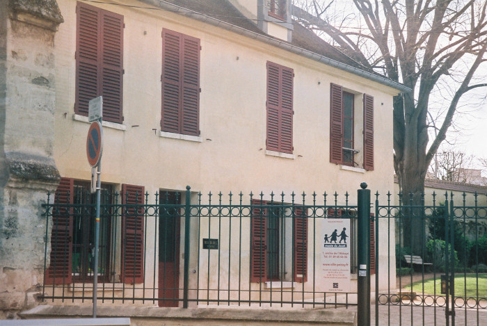 poissy-courtyard-ent-toys-museum mars10