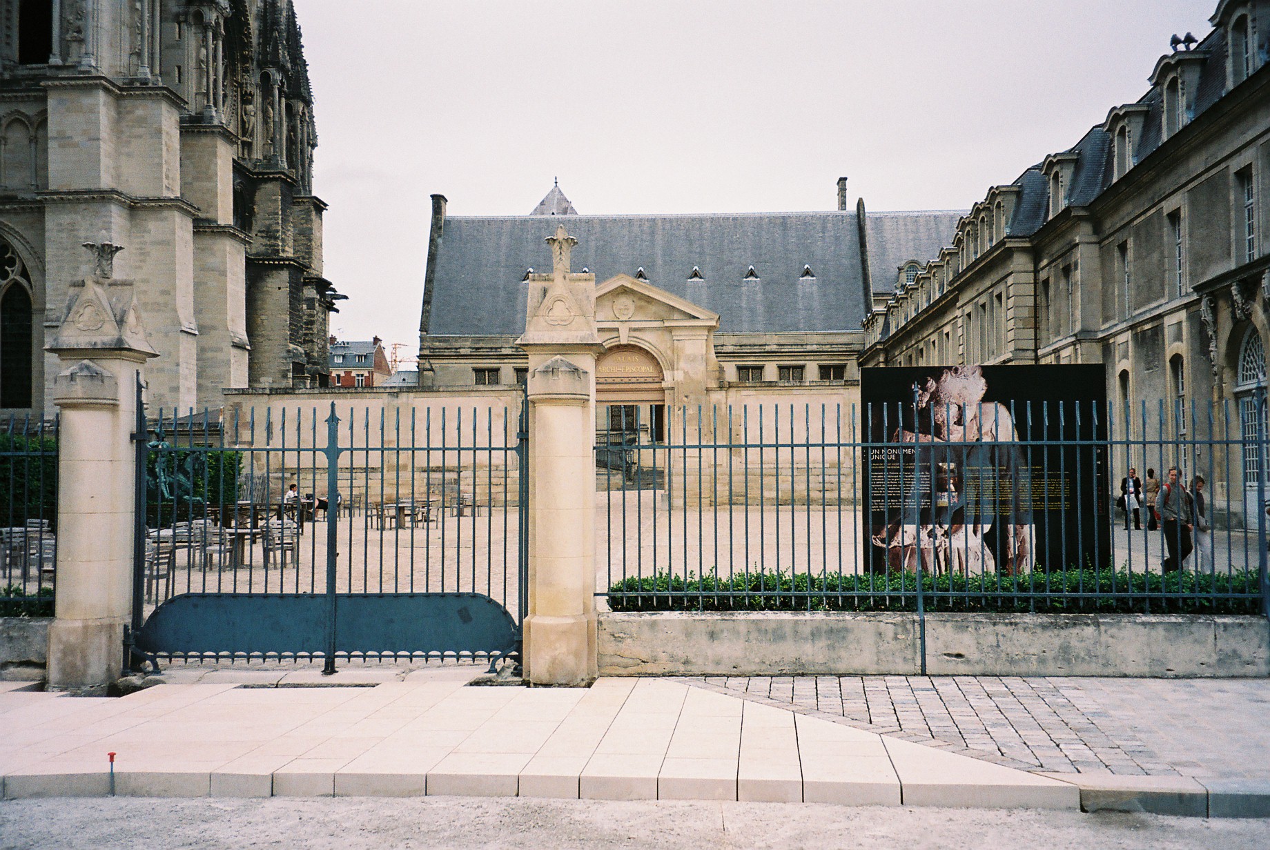 reims-palais-de-tau-main-entrance-0507