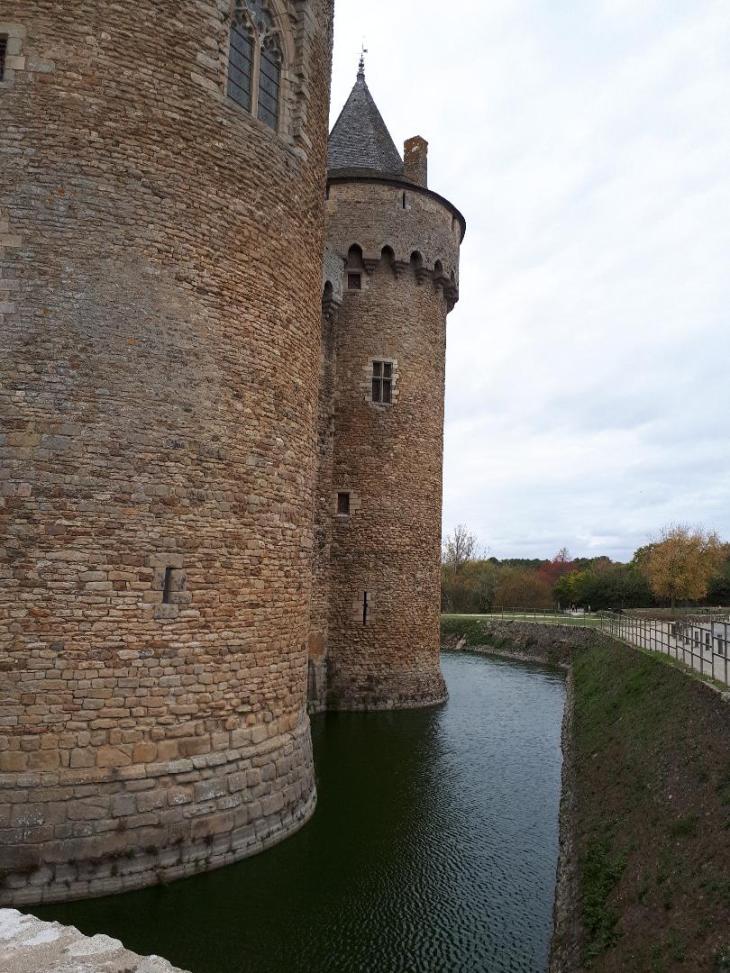 sus-castle-right-side-moat-nov18