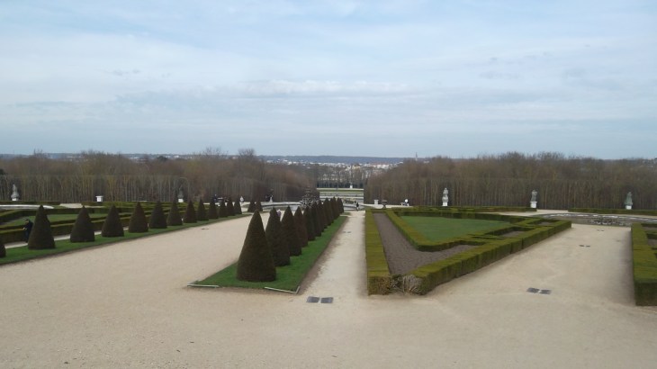versailles-chateau-down-to-bassin-de-neptune-mar13