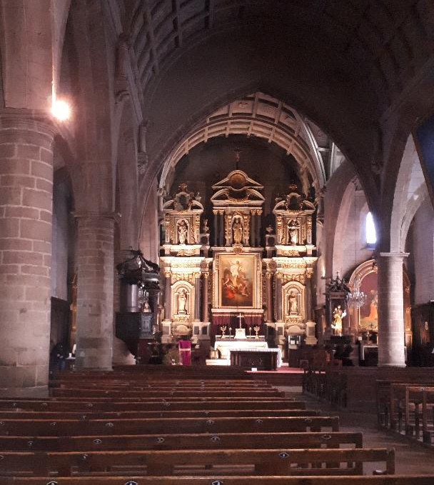 auray-ch-st-gildas-nave-to-altar-dec19