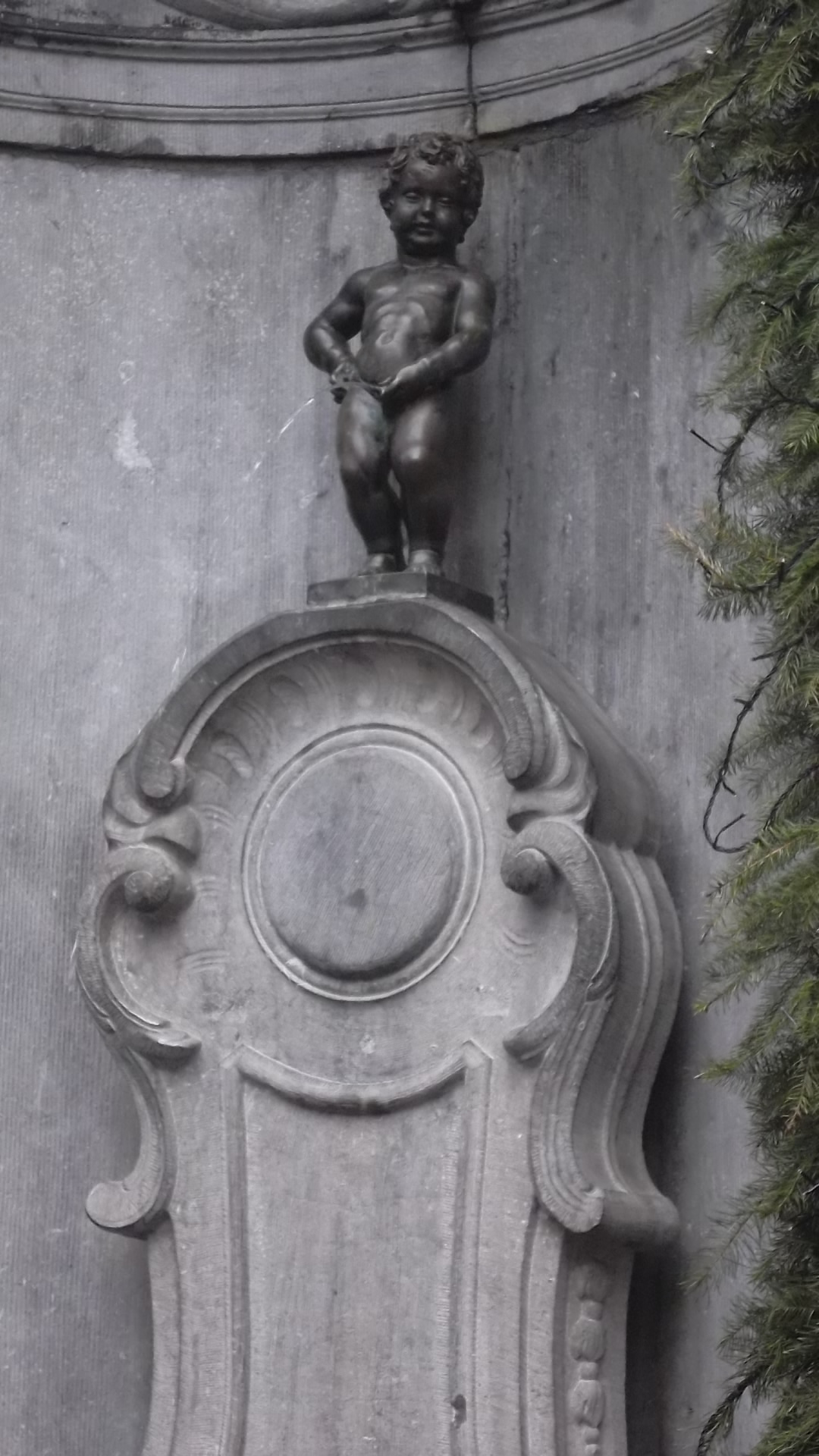 bru-manneken-pis-closeup-dec12