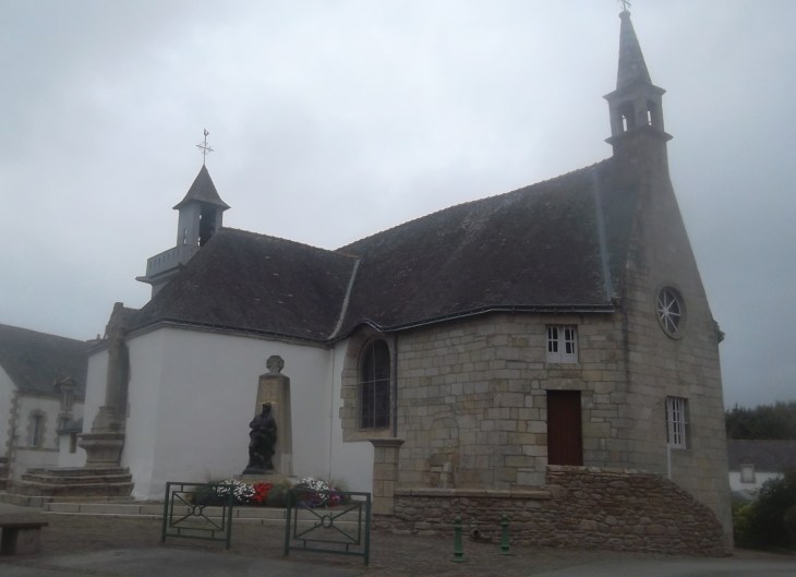 camors-eglise-saint-sane-and-mem-fallen-side-sep13