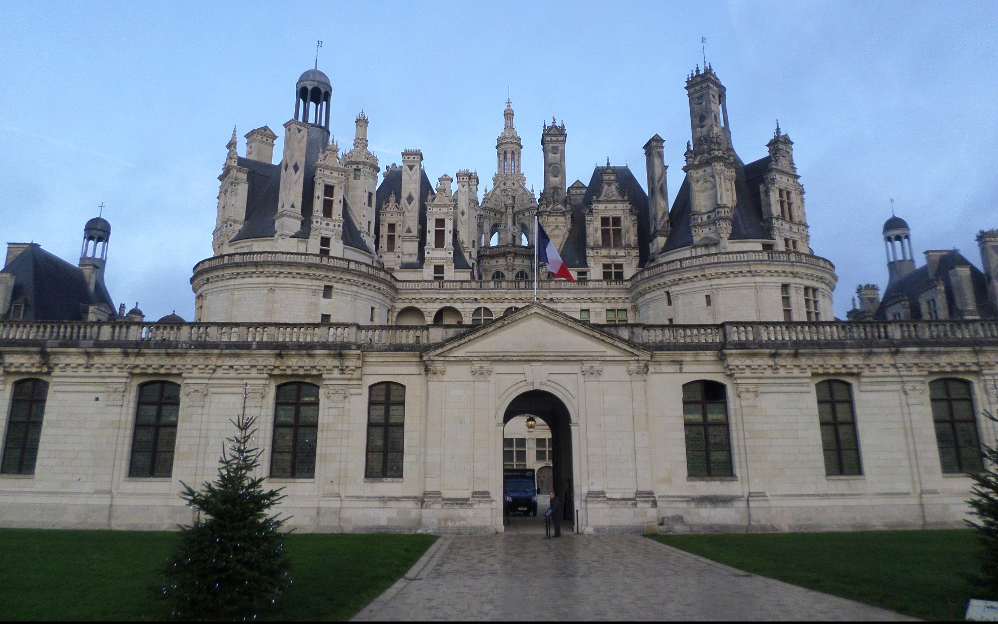 chambord-castle-main-ent-dec15