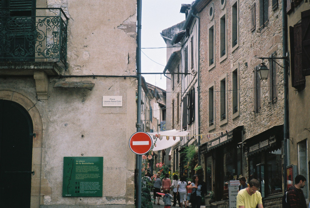 cordes-sur-ciel-pl-de-la-boutellerie-go-to-grand-rue