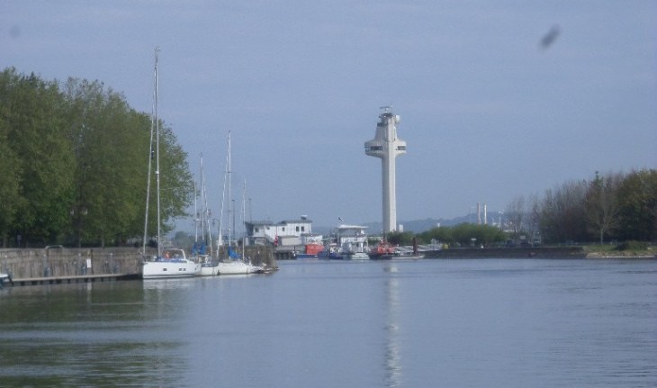 honfleur-nd-du-port-snsm-and-phare-out-to-sea-may19