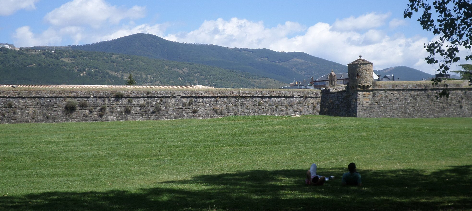 jaca-citadel-view-paseo-side-aug14