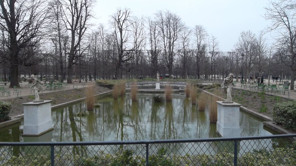 paris-jardin-des-tuilereis-bassin-rond-mar13