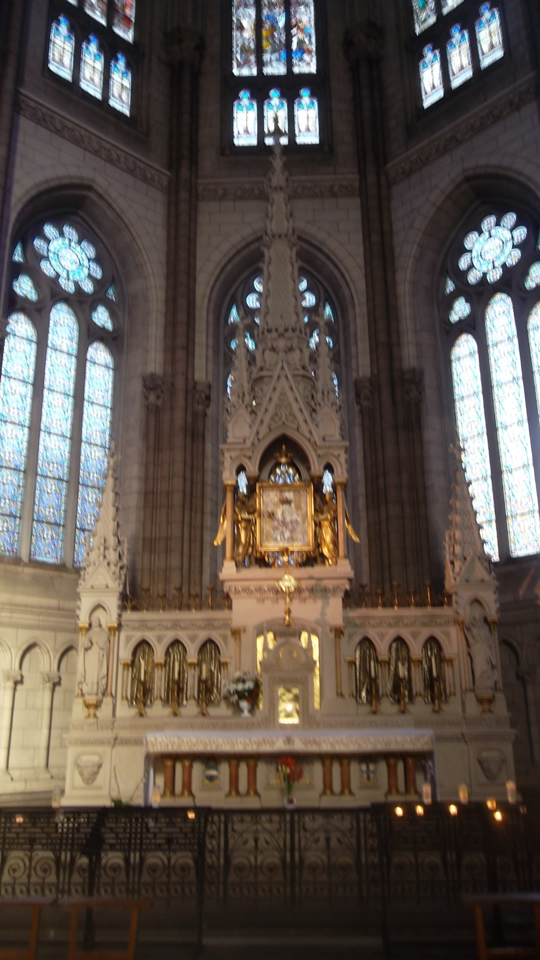 rennes basilica notre dame de bonne nouvelle main altar dec13