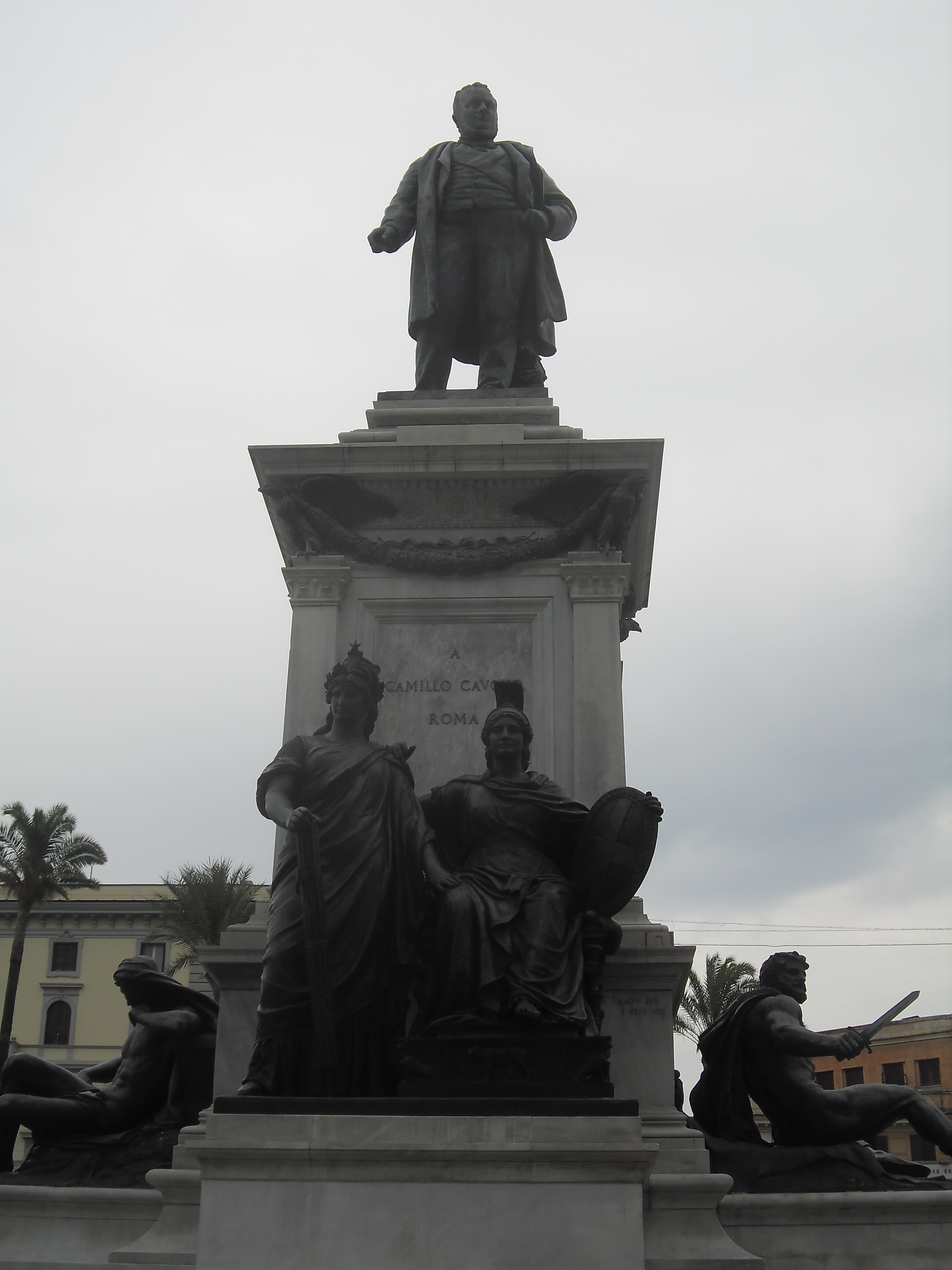 roma-piazza-cavour-statue-cavour-aug13