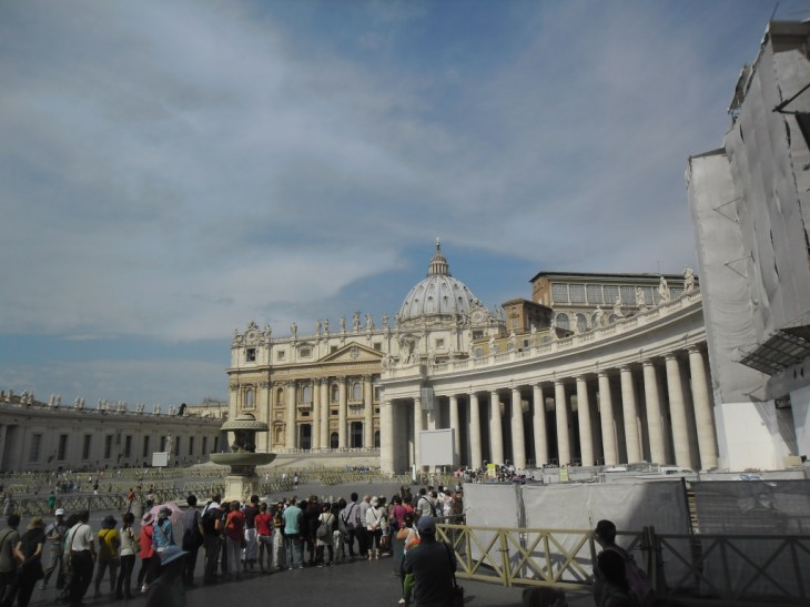 roma-st-peters-sq-side-aug13