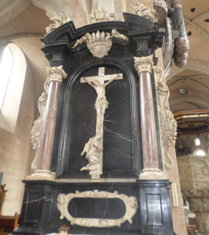 trier-cat-st-peter-christ-on-the-cross-aug15