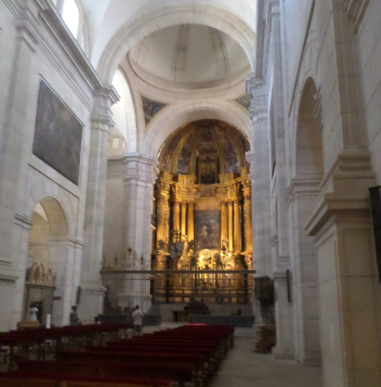 ucles-monastery-church-nave-altar-aug17
