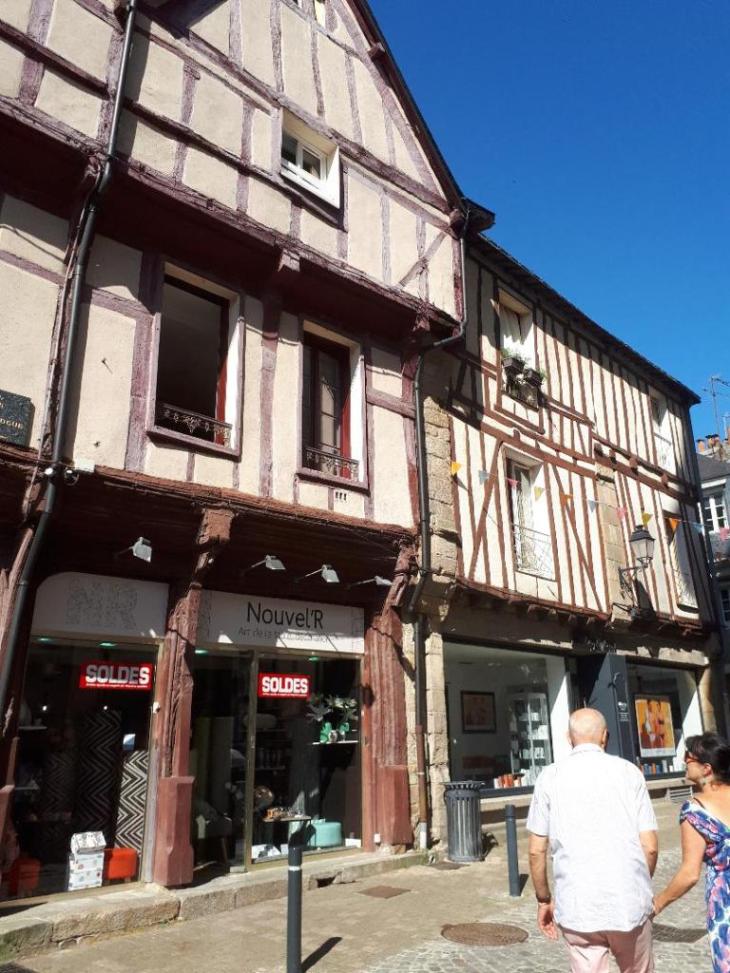 vannes-rue-emile-burgault-jul18